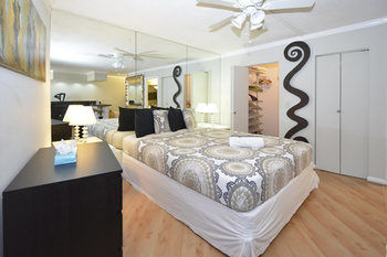 Art Deco Ocean Walk Apartments