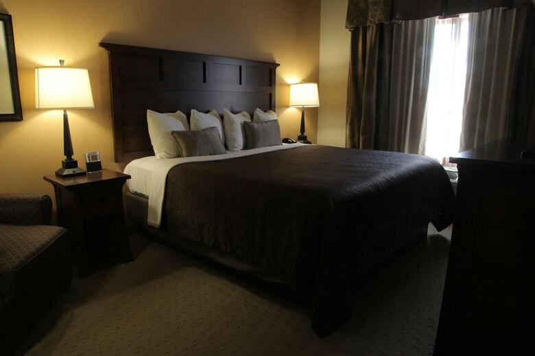 Hotel Teddy's Residential Suites Watford City