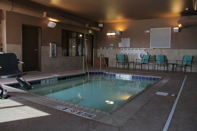 Hotel Teddy's Residential Suites Watford City