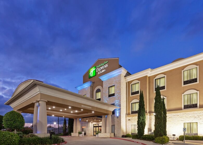 Holiday Inn Express Hotel & Suites Victoria