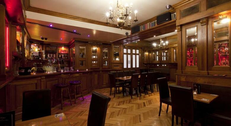 Harcourt Hotel