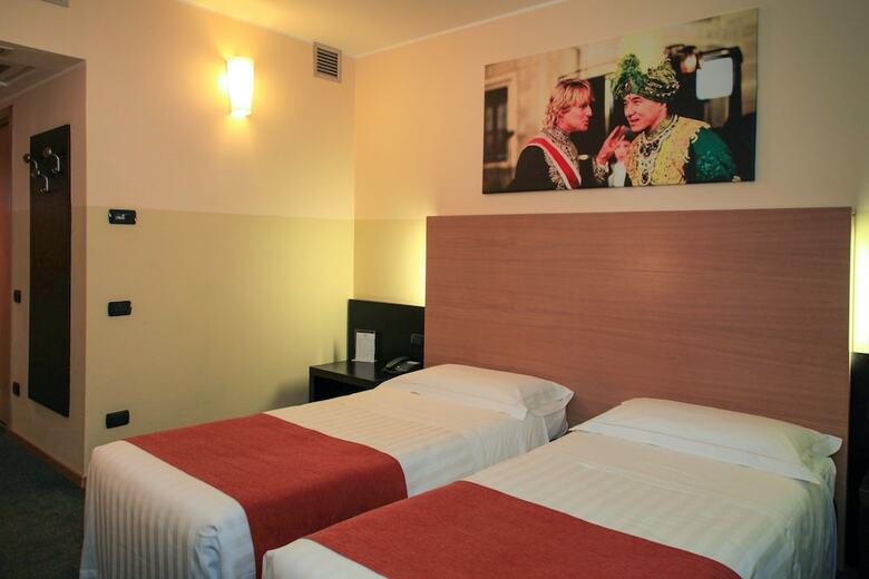 Hotel Studios