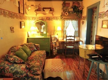 Bed & Breakfast Maple Leaf Cottage Inn