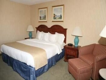 Hotel Baymont Inn And Suites Kalamazoo