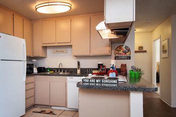 Apartamento Sunshine Suites At Midway