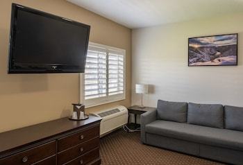 Hotel The Landmark Inn & Suites