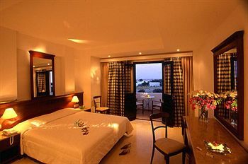 Hotel 9 Muses Santorini Resort