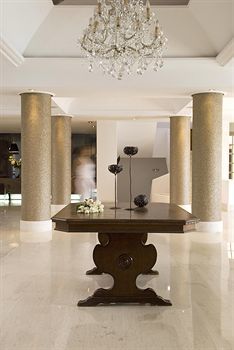 Hotel 9 Muses Santorini Resort