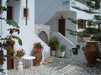 Sunset Studios & Apartments