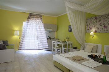 Aparthotel Elia Stalos Apartments