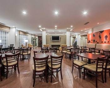 Hotel Sleep Inn & Suites