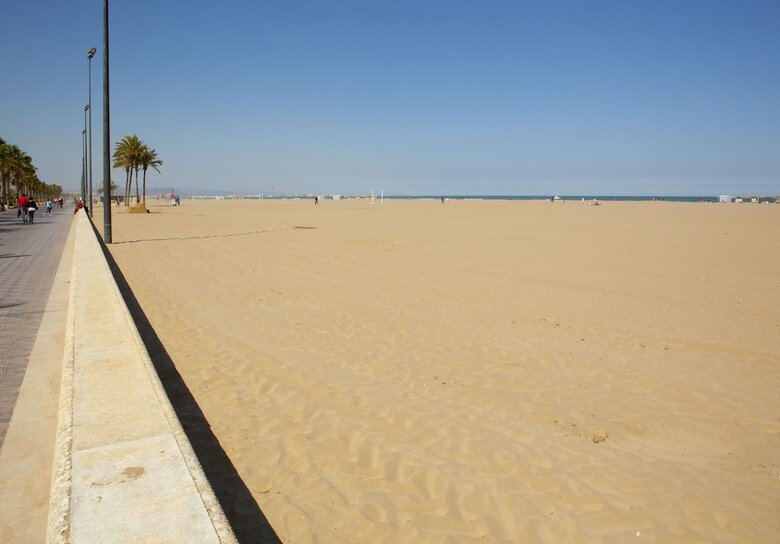 Hostal Malvarrosa Beach Rooms