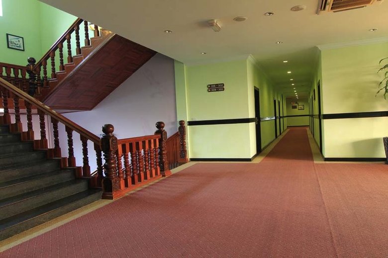 Ree Hotel