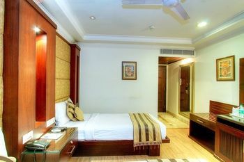 Parkland Hotel Defence Colony