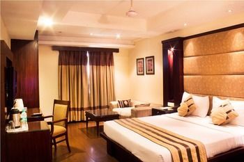 Parkland Hotel Defence Colony