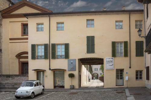Hostal Hotel Cortaccia Sanvitale