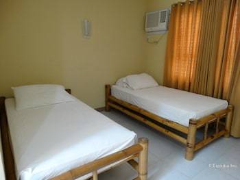 Hotel Whites And Greens Beach Resort