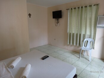Hotel Whites And Greens Beach Resort