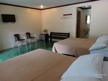 Hotel Whites And Greens Beach Resort