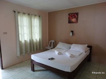 Hotel Whites And Greens Beach Resort