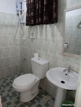 Hotel Whites And Greens Beach Resort