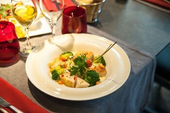 Hotel Restaurant Le Fruitier Villedieu Les Poeles