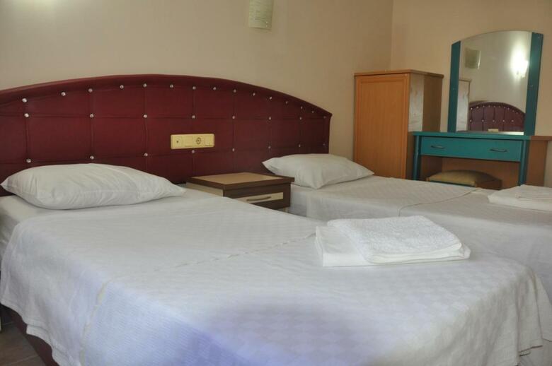 Basil's Apart Hotel