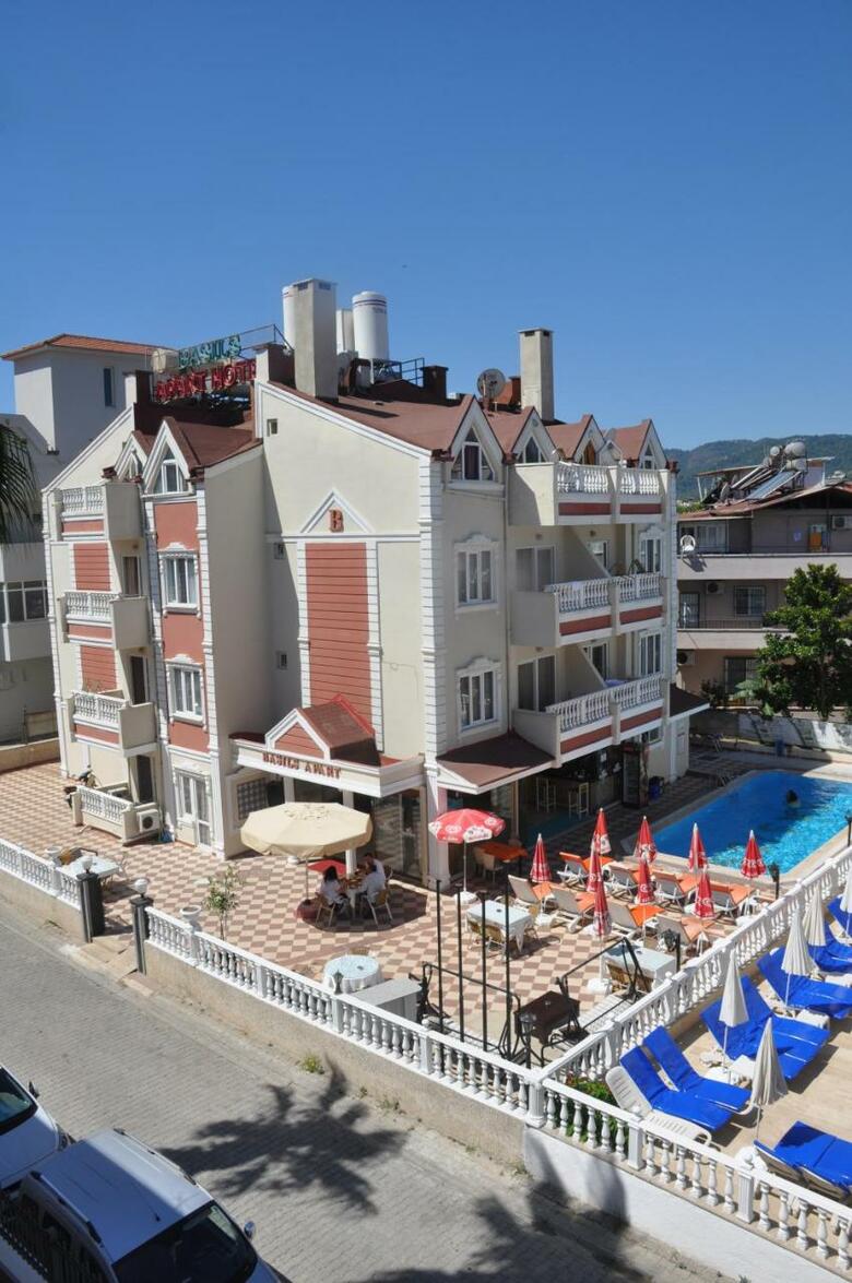 Basil's Apart Hotel