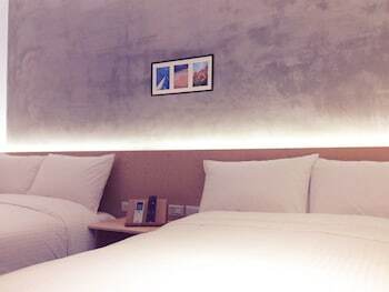 Here B&B