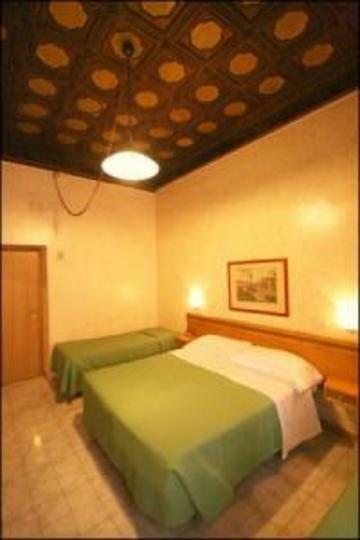 Hotel Embassy