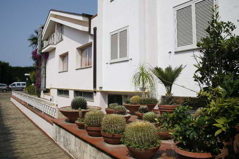 Hotel Leucosya