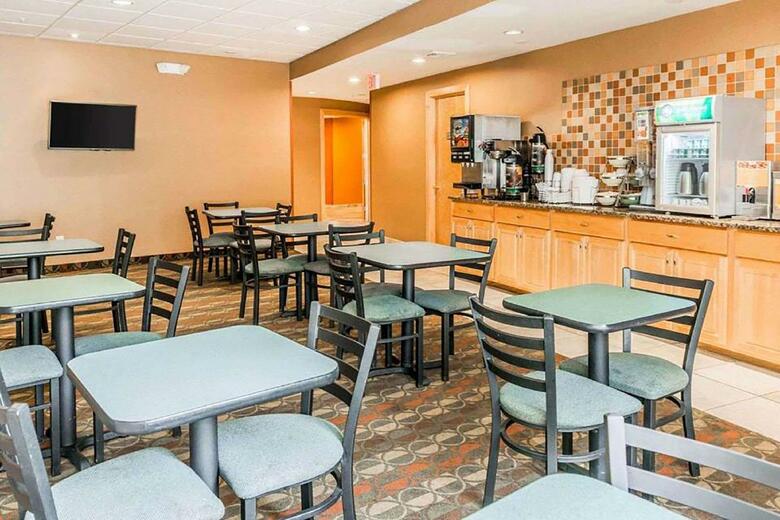 Hotel Quality Inn And Suites East