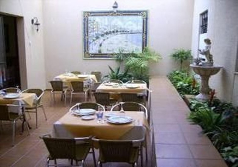 Hostal Restaurante Macavi
