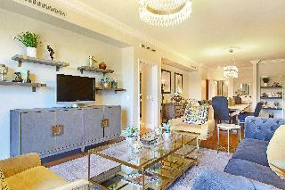 Cape Royal Luxury Hotel & Residence