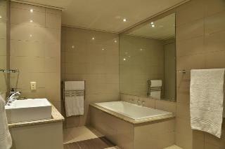 Cape Royal Luxury Hotel & Residence