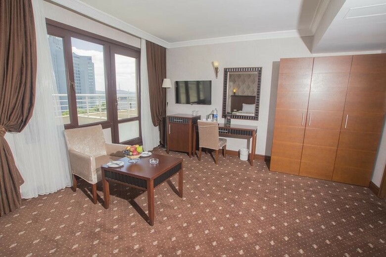 Nova Plaza Crystal Hotel & Spa