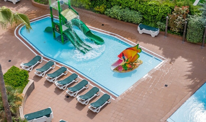 Hotel Golden Avenida Family Suites