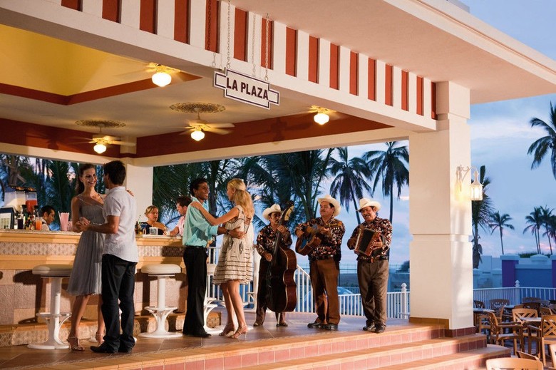 Hotel Riu Emerald Bay