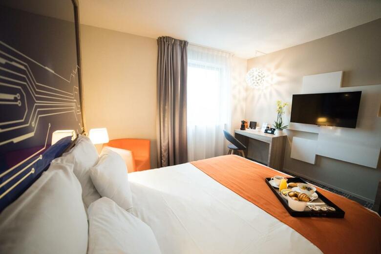 Hotel Mercure Poitiers Aquatis Site Du Futuroscope