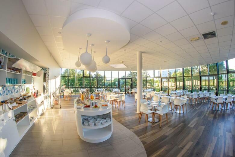 Hotel Mercure Poitiers Aquatis Site Du Futuroscope