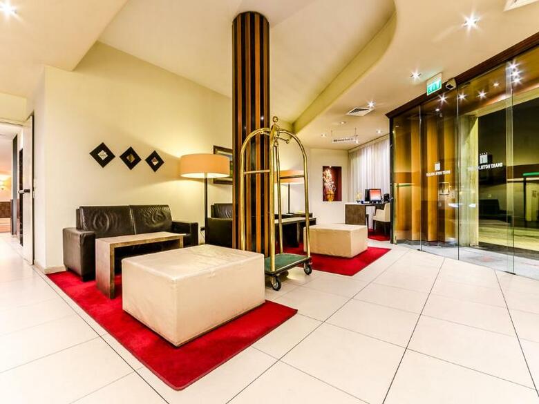 Smart Hotel Holiday