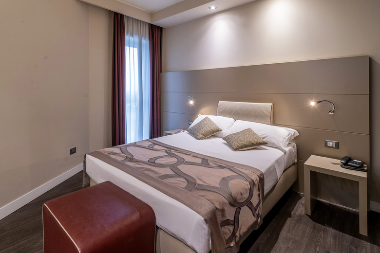 Smart Hotel Holiday