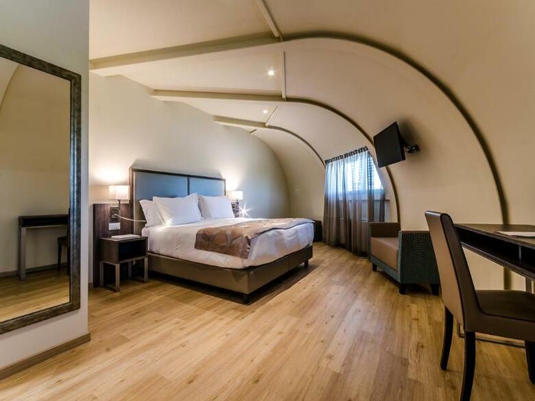 Smart Hotel Holiday