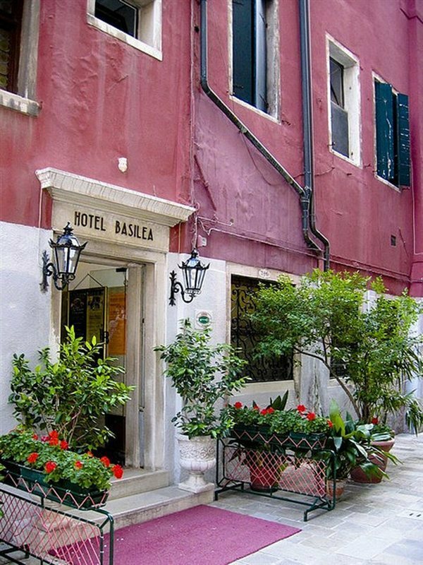 Hotel Basilea