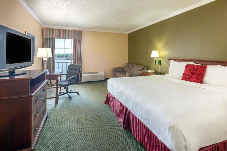 Hotel Baymont Inn And Suites