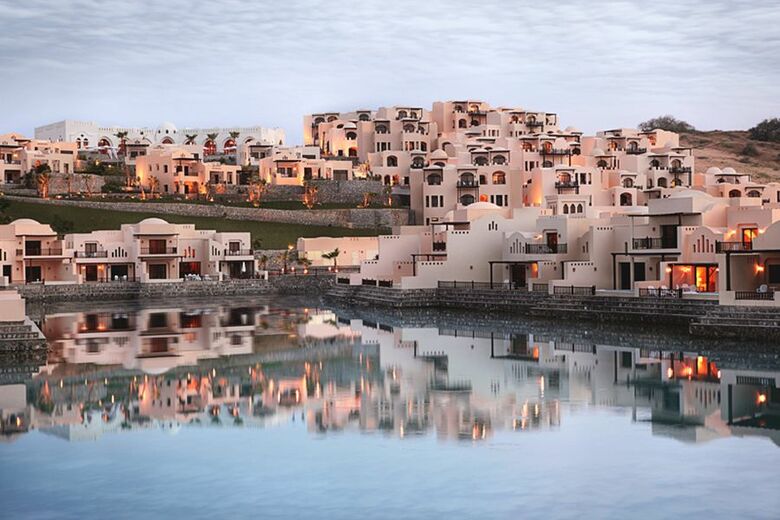 Hotel The Cove Rotana Resort