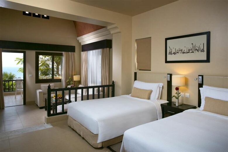 Hotel The Cove Rotana Resort