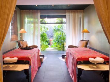 Hotel Pavilions Resort