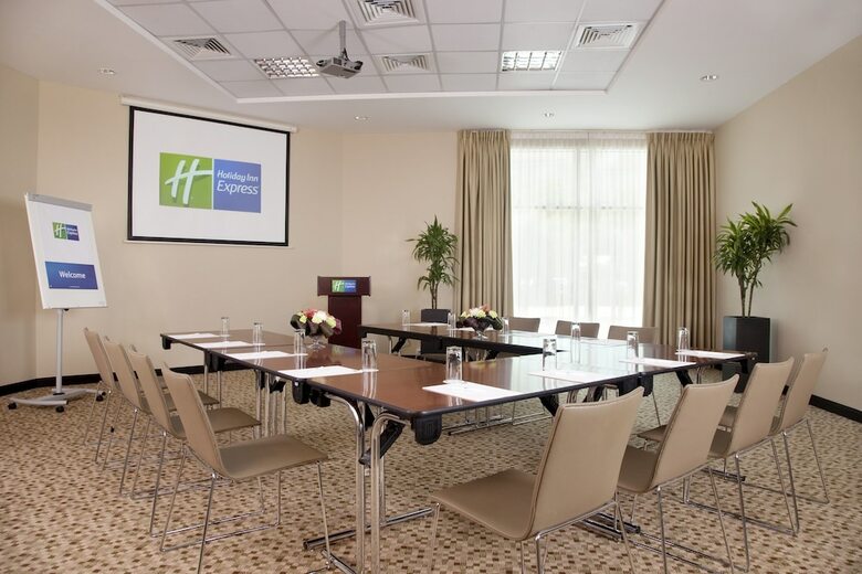 Hotel Holiday Inn Express Dubai Safa Park