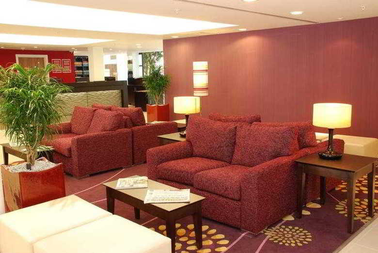 Hotel Courtyard By Marriott Airport